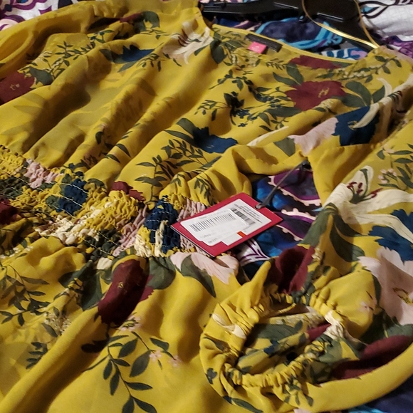 💐Vince Camuto top💐 - Picture 2 of 3